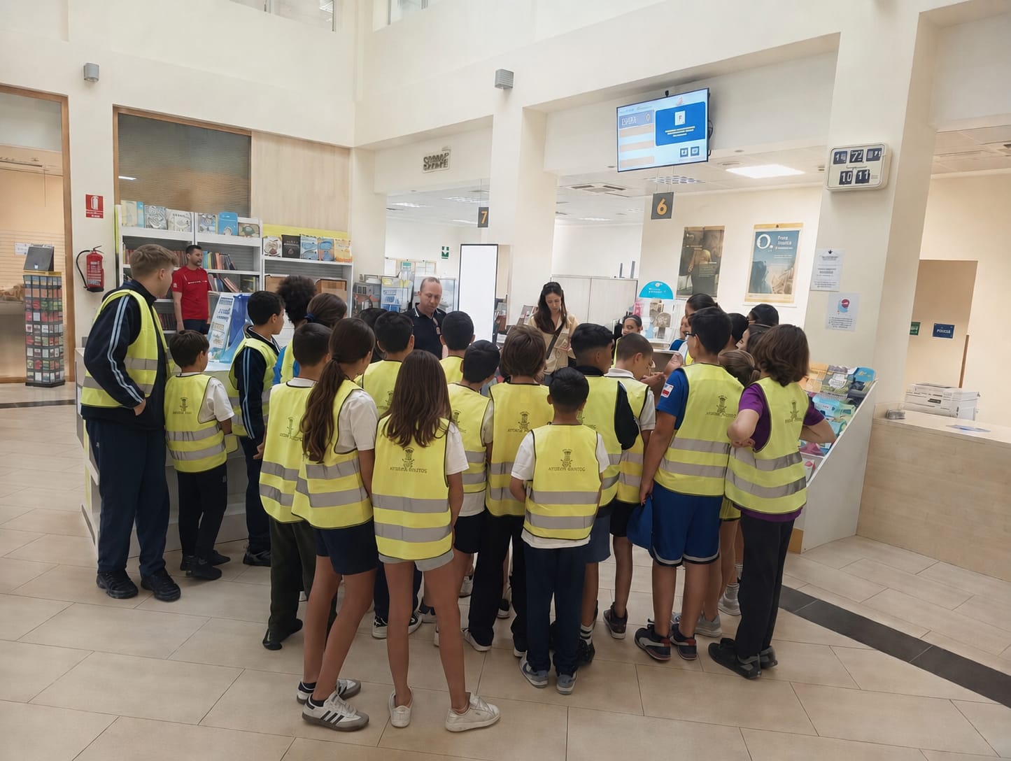 Las instalaciones de Correos en Ceuta reciben una nueva visita escolar