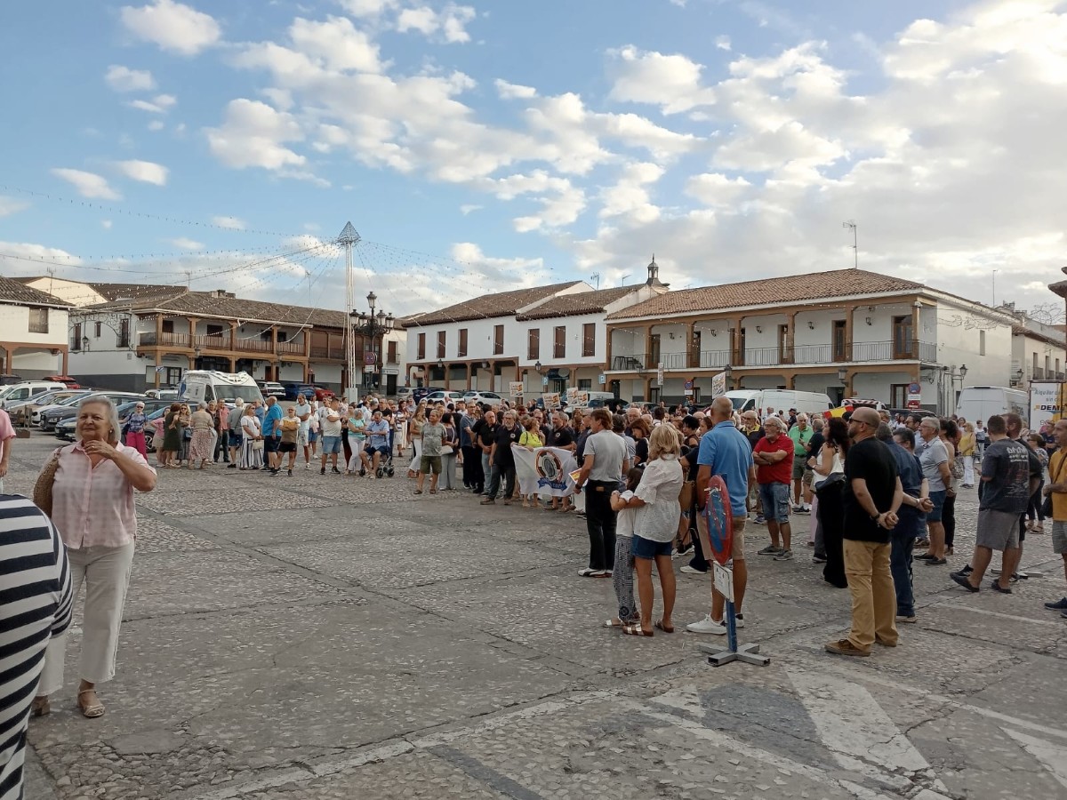 Valdemoro reúne a 500 personas en apoyo a Ceuta y homenajea al guardia civil Vicente Moya