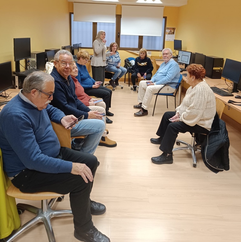 El Centro del Mayor continúa ofertando los cursos para personas mayores