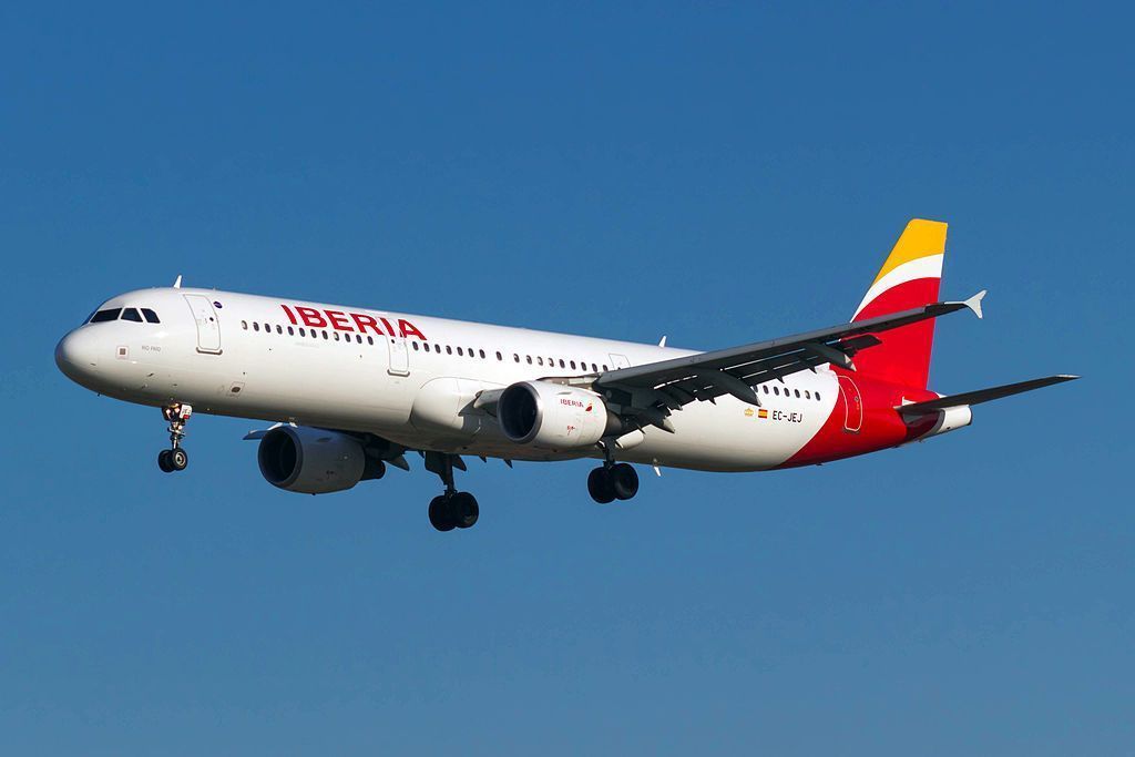 Los consumidores denuncian a Iberia por limitar el derecho al reembolso del importe del billete