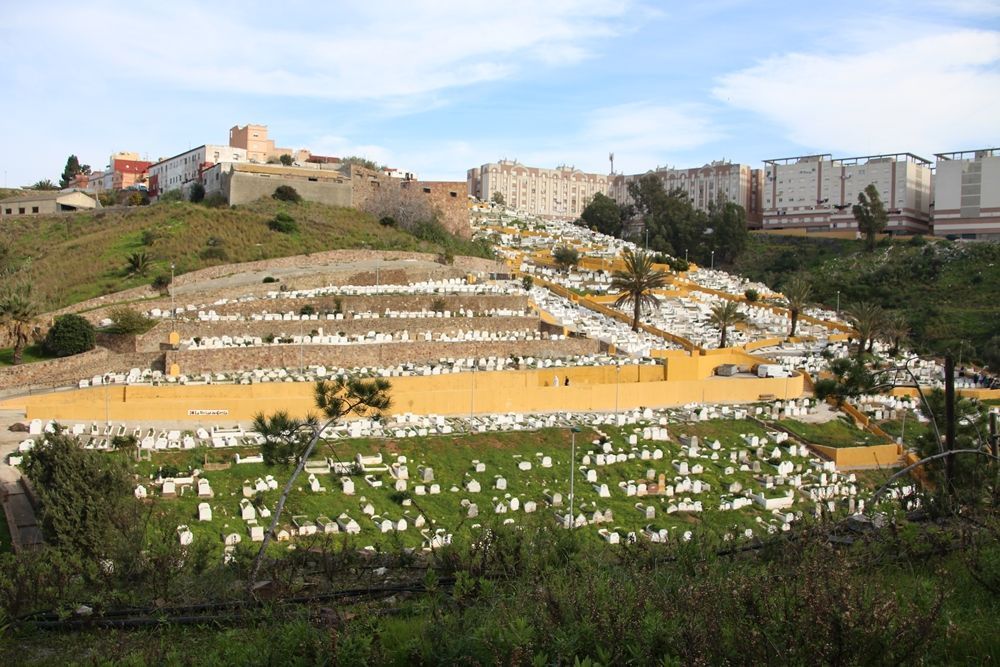 El MDyC acusa al Gobierno de "improvisación" en el cementerio musulmán y el Gobierno anuncia 469 nuevas fosas