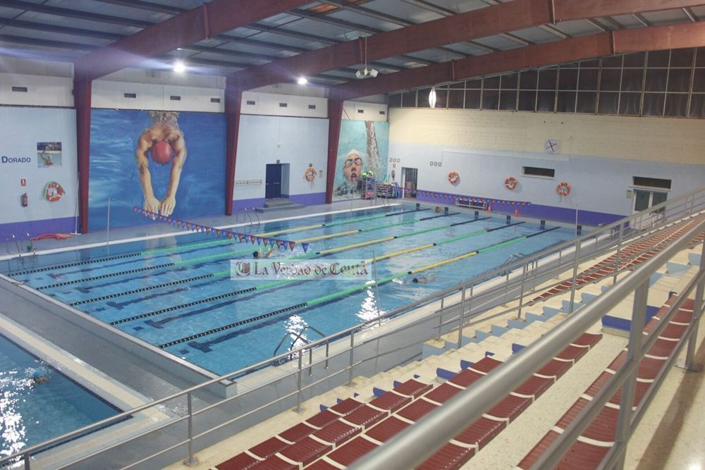 El cierre sin fecha de reapertura del Díaz Flor ha provocado una sobresaturación en la única piscina que permanece abierta. LVC