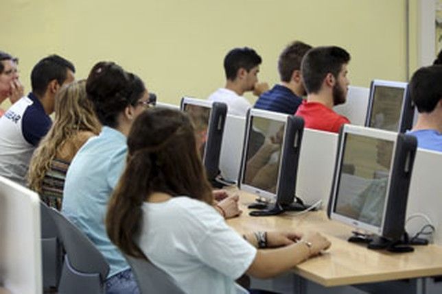 El INAP realizó procesos selectivos para cubrir 8.312 plazas en la Administración General del Estado. Archivo