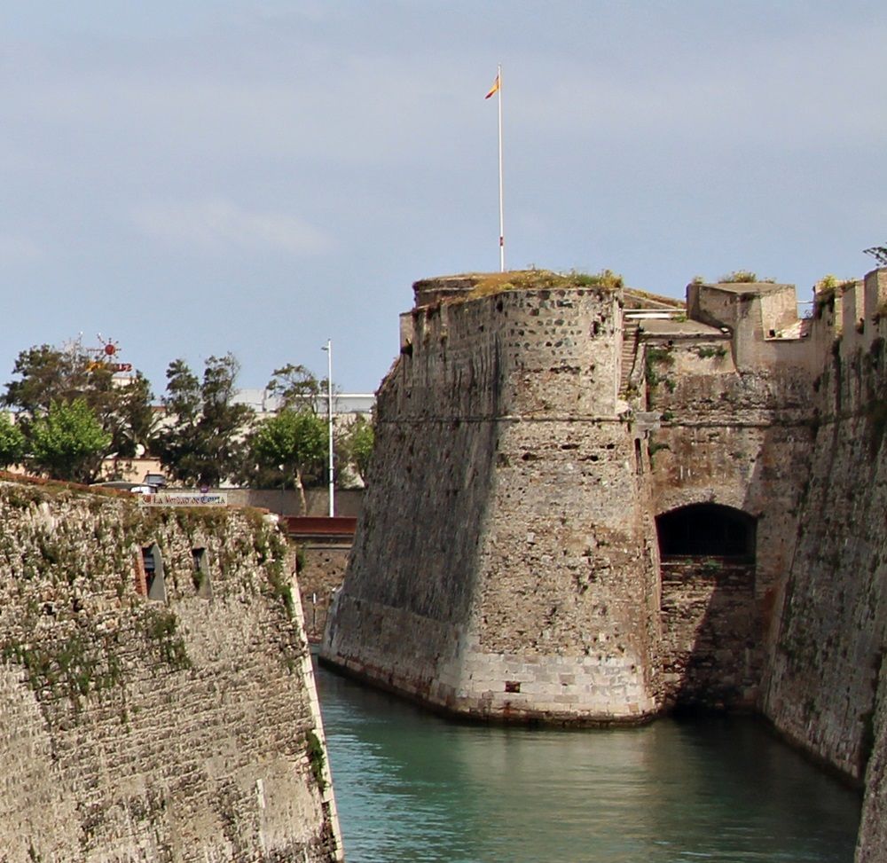 La navegación por el Foso de San Felipe estará prohibida mientras duren las obras en el Puente del Cristo