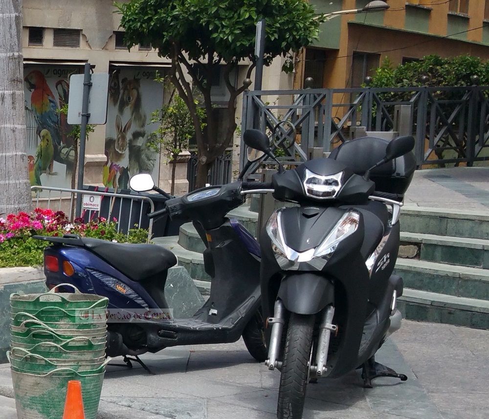 El MDyC pregunta por la eliminación de plazas de aparcamiento para motos y recuerda el acuerdo plenario para ampliarlas