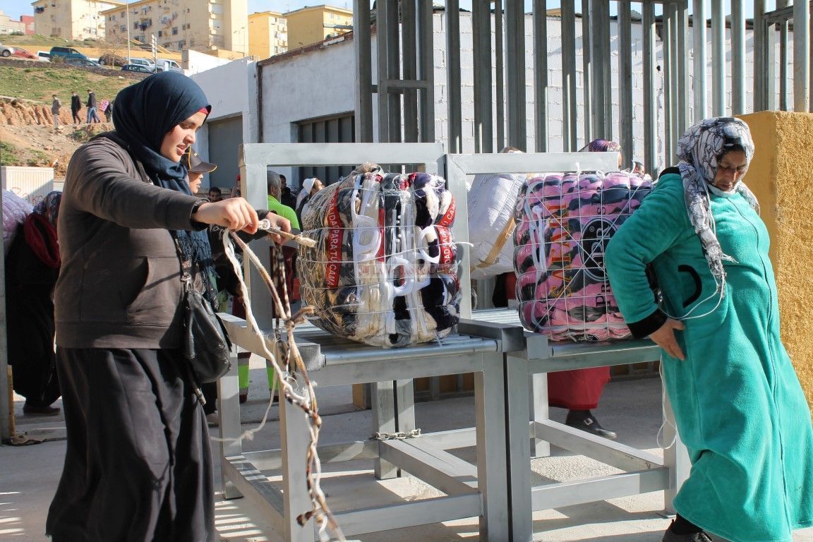 Se reanuda el tráfico de porteadores en la frontera