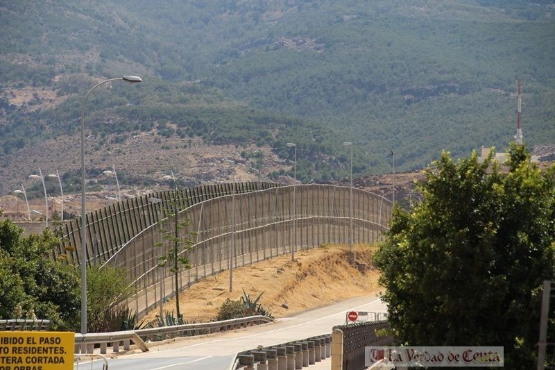 Marruecos dice que castigará con más rigor los asaltos a la valla de Ceuta y Melilla. Archivo