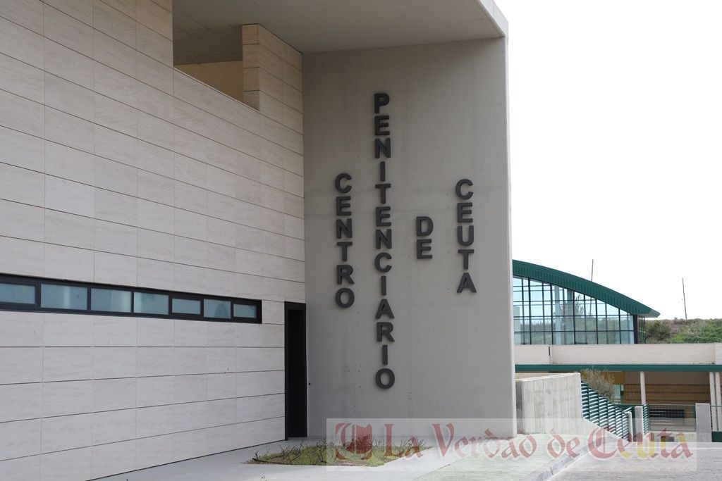 Un preso deberá pagar 360 euros por atentar contra un funcionario del Centro Penitenciario de Ceuta