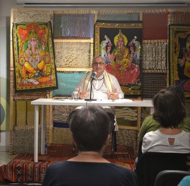 Ramchandani lleva 4 años participando en Espacio Ronda. Ramchandani Conferencia6