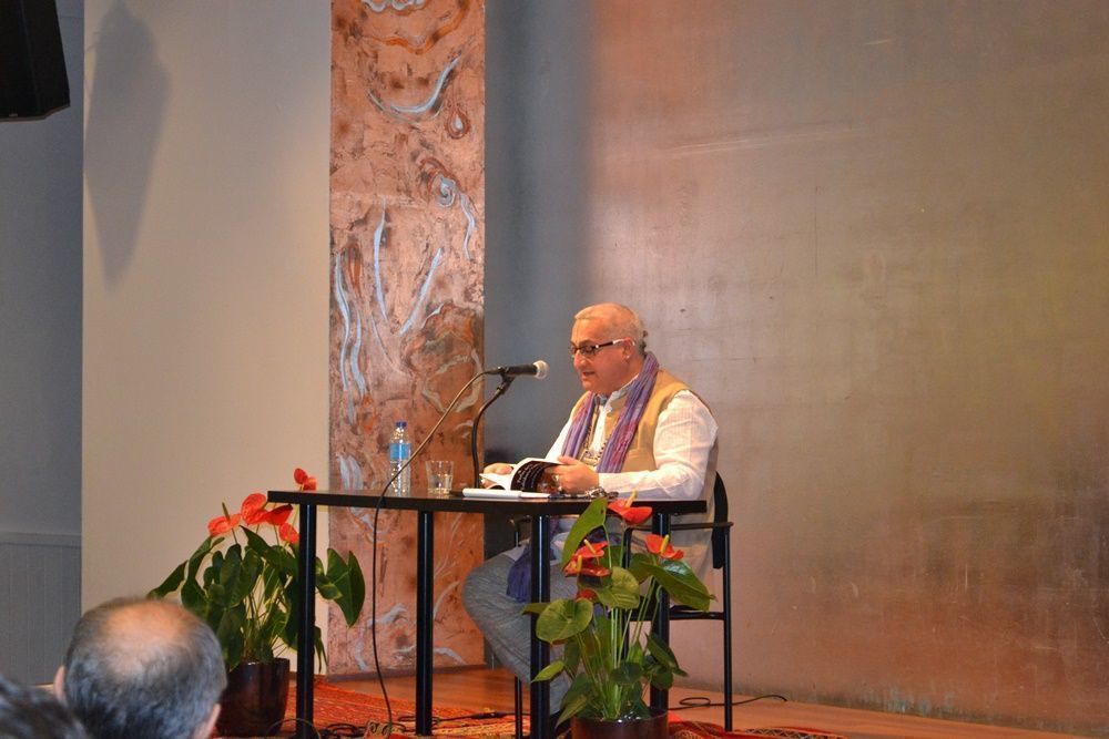  Ramchandani da una conferencia en Madrid sobre  los valores espirituales en el Hinduismo.