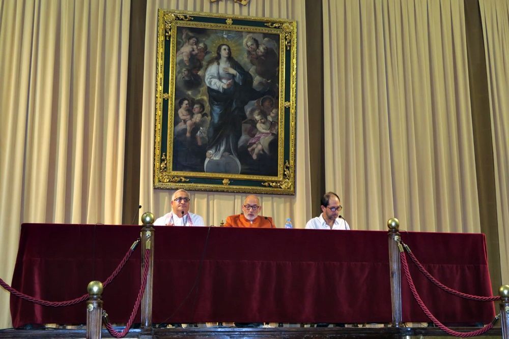 Presentación de Veda dárshana en Valencia.
