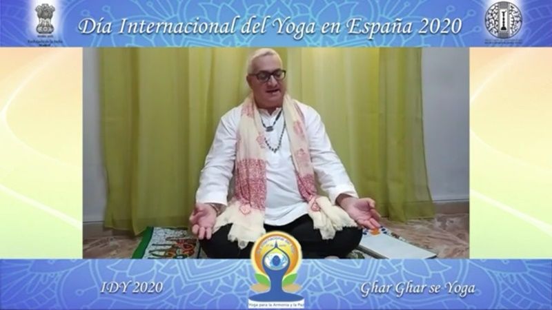 Ramchandani participa con un video en el Día Internacional del Yoga 2020, organizado por la Embajada de la India en España